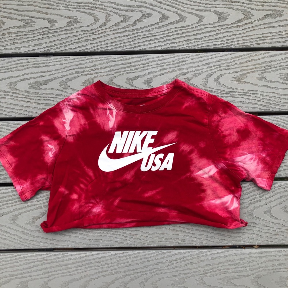 NIKE CROPPED TEE